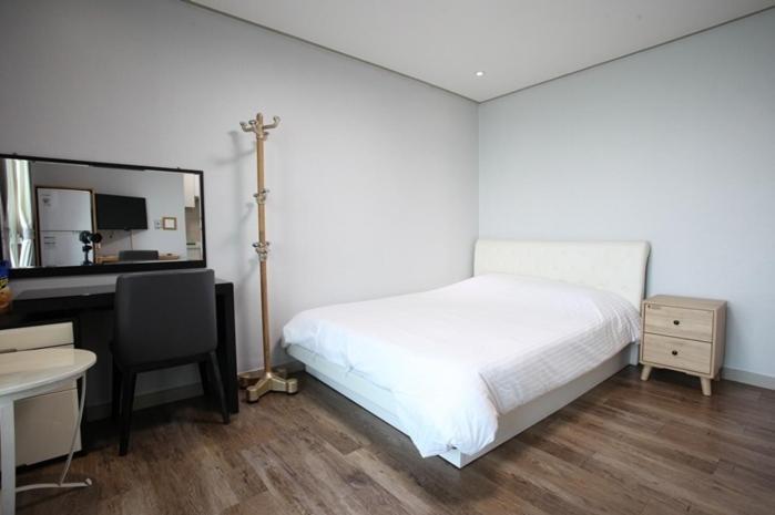 Aparthotel Poem House à Jeju Extérieur photo