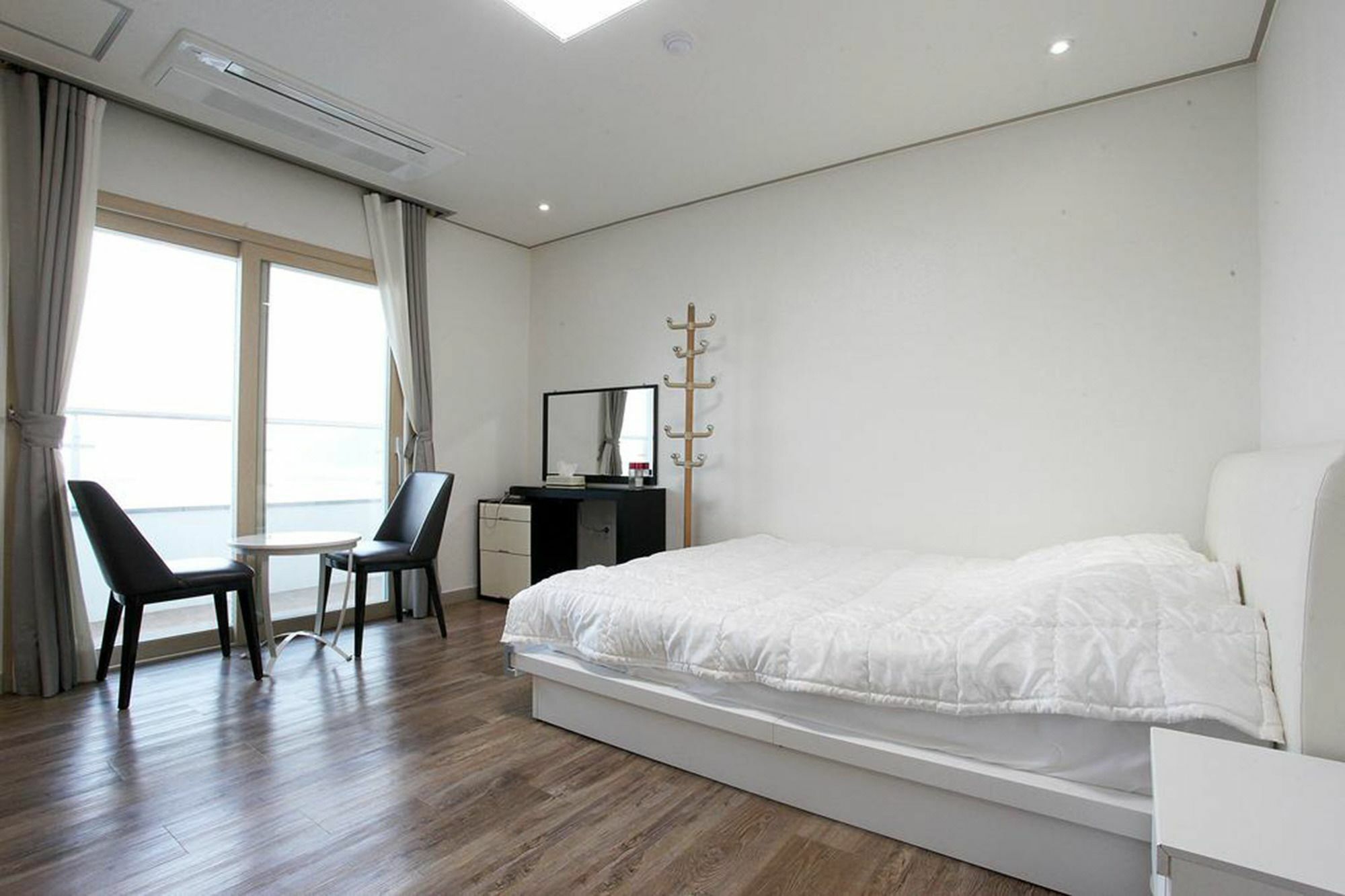 Aparthotel Poem House à Jeju Extérieur photo
